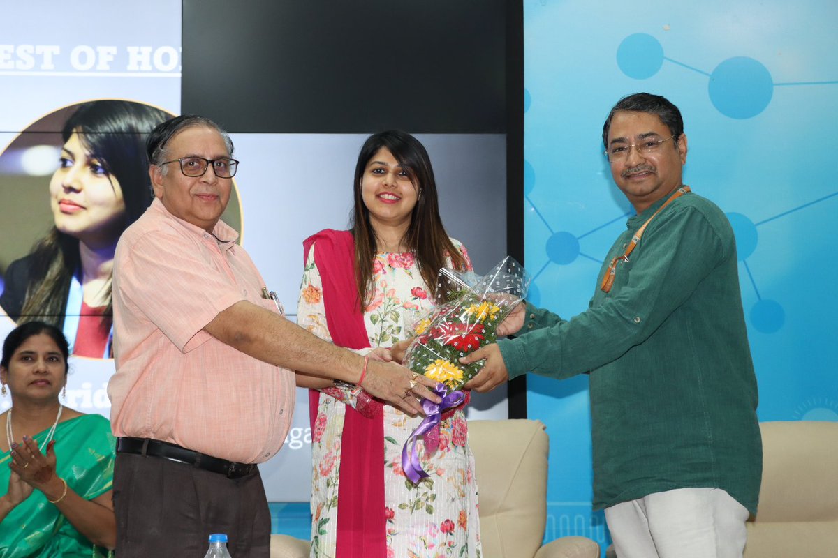#internationalwomensday2024♀️

Floral welcome💐 of the Guests of honour with an introductory speech by Prof. Srinivas Nanduri, Dean, <a href="/NIPERHyd/">NIPER Hyderabad</a> and Dr. Amit Asthana, Registrar, <a href="/NIPERHyd/">NIPER Hyderabad</a>.

#internationalwomensday2024 #womensday #iwd2024 #iwd #niperhyd #pharmadept #govtofindia