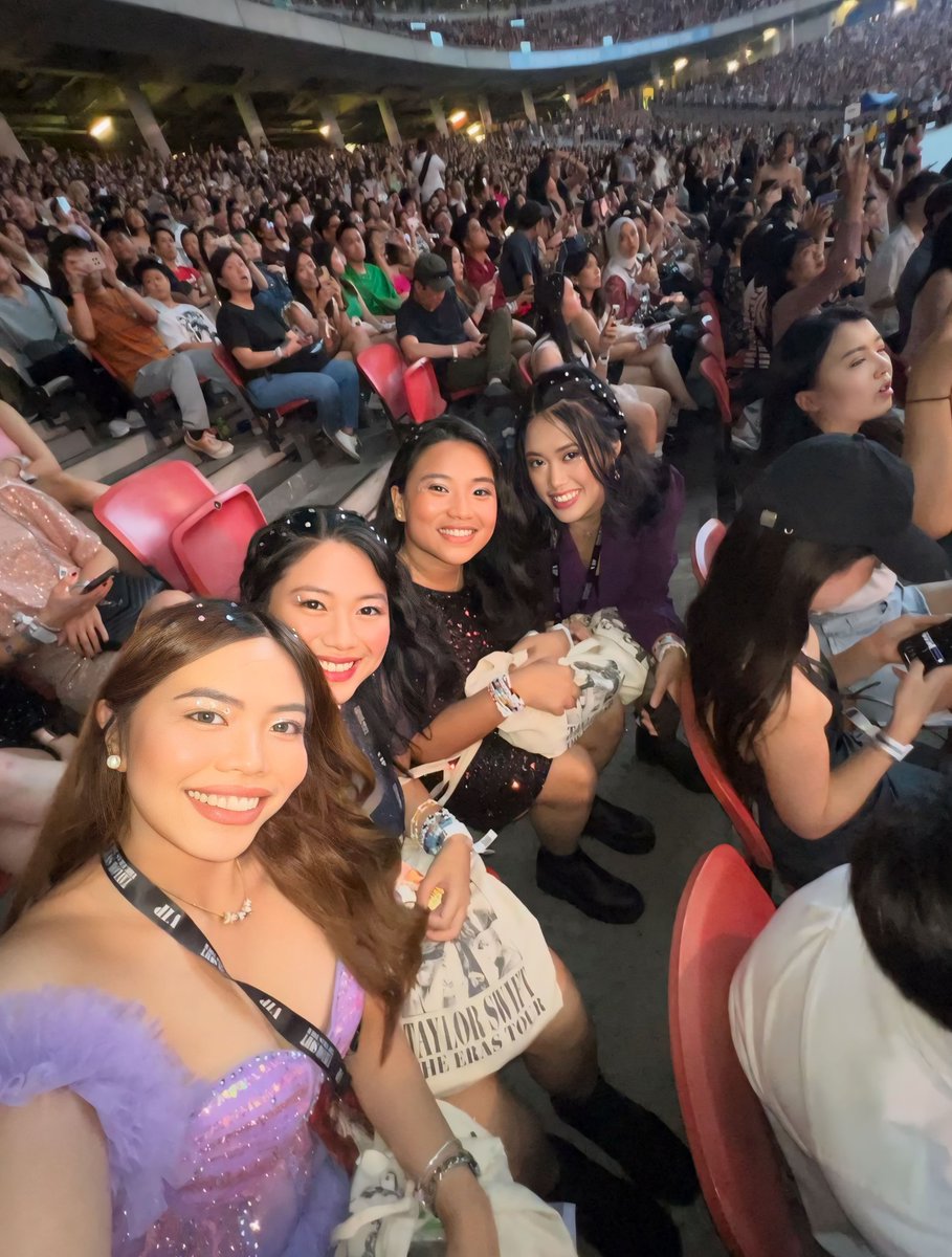 kathwidow's tweet photo. I had the time of my life fighting dragons with you!!! 💜 https://t.co/9wdfaEjkAo