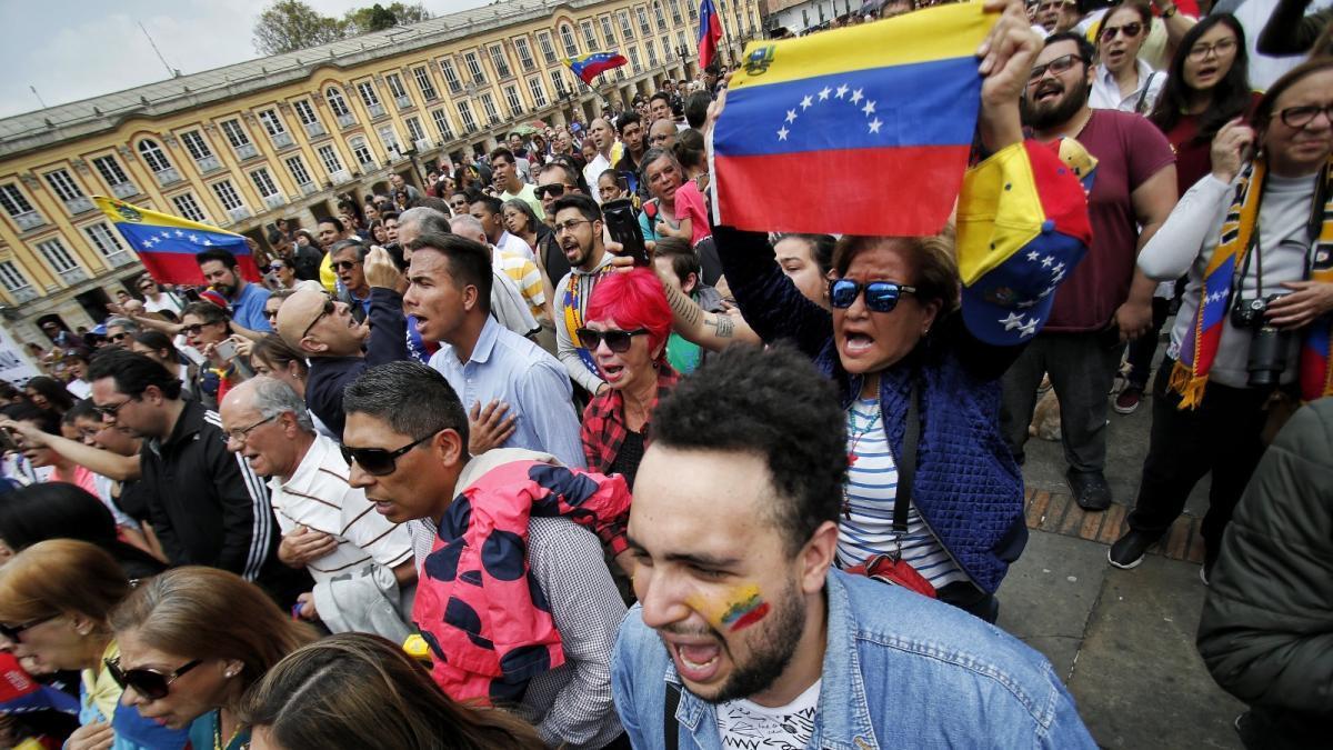 Citytv's tweet photo. Propuesta busca darle mejor vivienda a los venezolanos en Bogotá: ¿de qué se trata? https://t.co/nmBqtyQPv2 https://t.co/RmWJvz6LOd