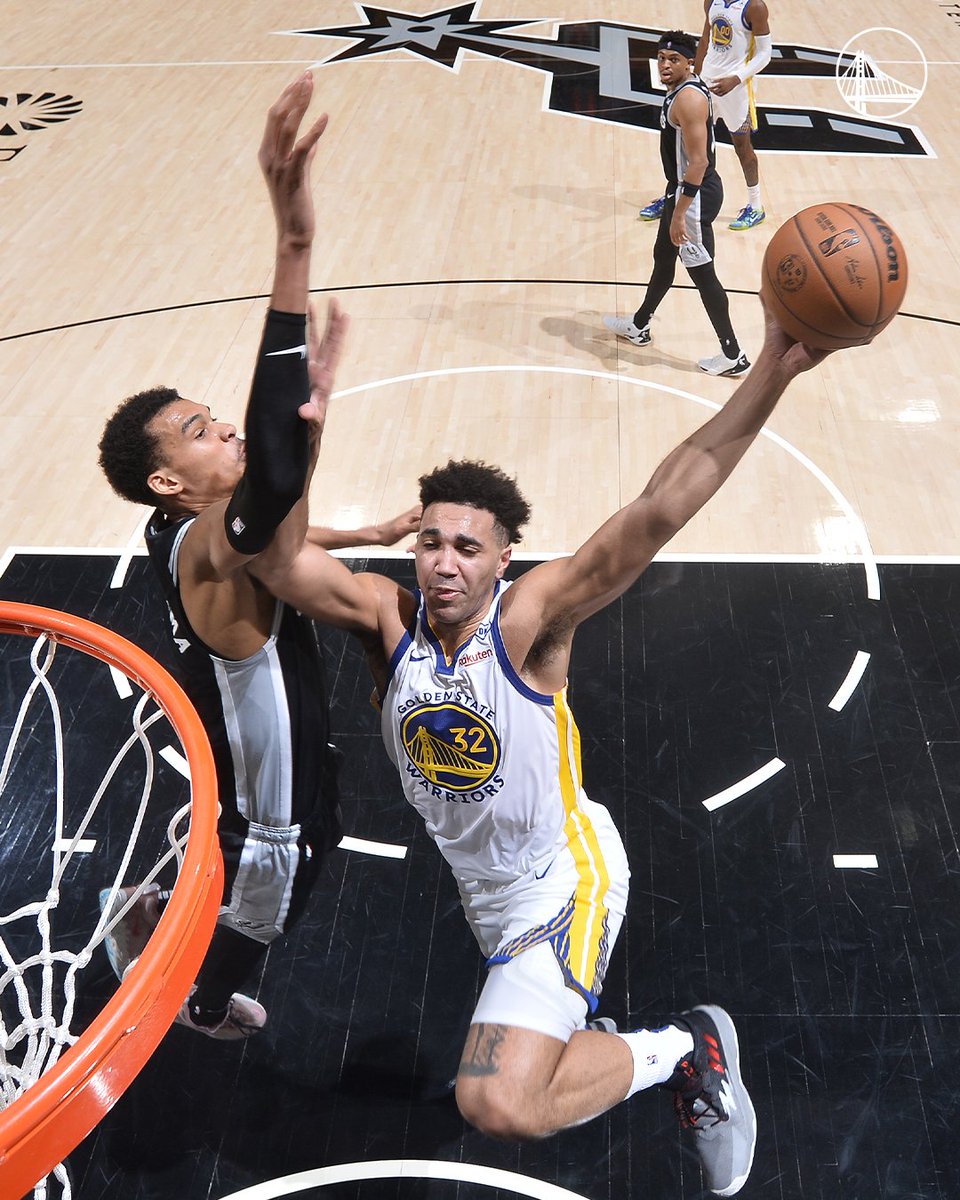 warriors's tweet photo. Absolutely insane https://t.co/POQMxBtRyw