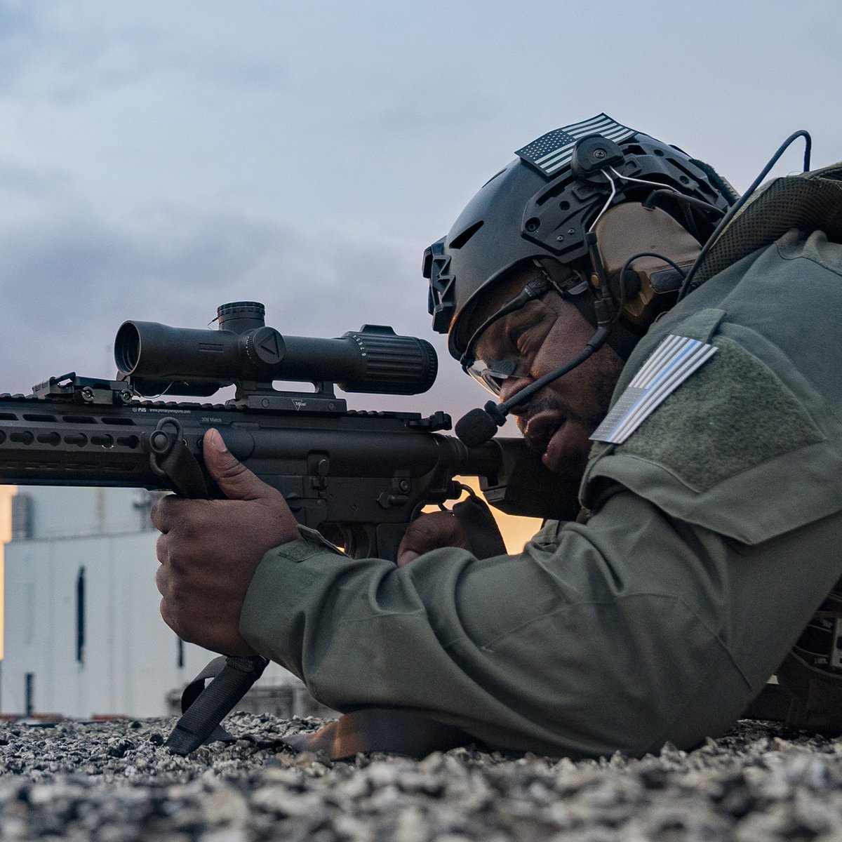 The U.S. Marines may have co-designed the VCOG®, but police units still count on it. @Trijicon trijicon.com/products/subca… #gandamag #trijicon #scope #optics