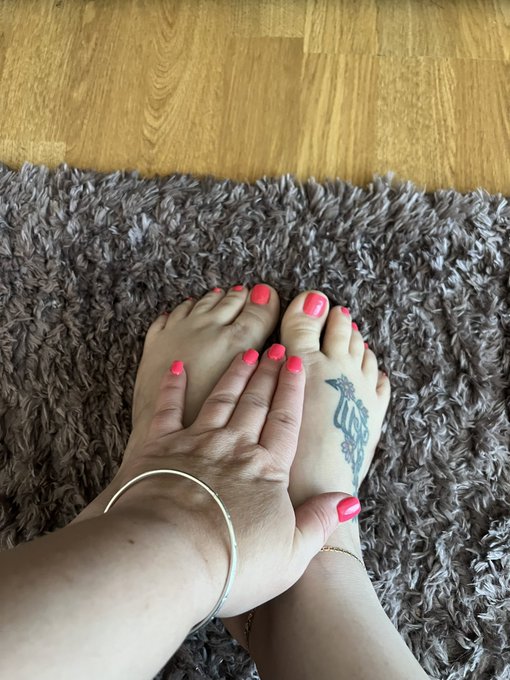 Go to my onlyfans page and check out the rest of the pictures and videos   😘🥰🤑👅 https://t.co/pTANZJg<a href="/tag/newprofilepic"class="tags"><span>#newprofilepic</span></a>