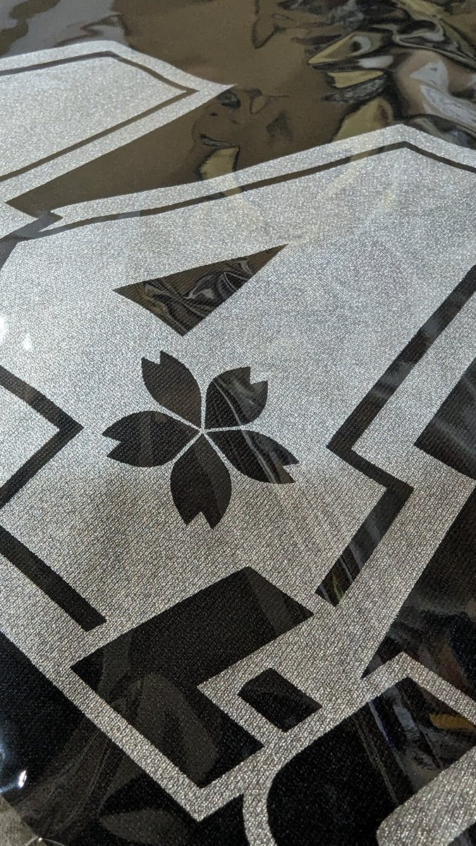 luna_fim_wcr's tweet image. 【お待たせ致しました!】
応援Tシャツ遂に着弾!!
シルバープリントが想像以上にいい感じ!
本日よりステッカーとあわせて随時出荷させて頂きます!

本日以降のご注文は即日出荷可能!
↓

楽天ポイントで応援!
しかもポイントも付いちゃう
item.rakuten.co.jp/3splanning/lun…
Shopで応援!
bevelgear.shop/items/65cf2a48…