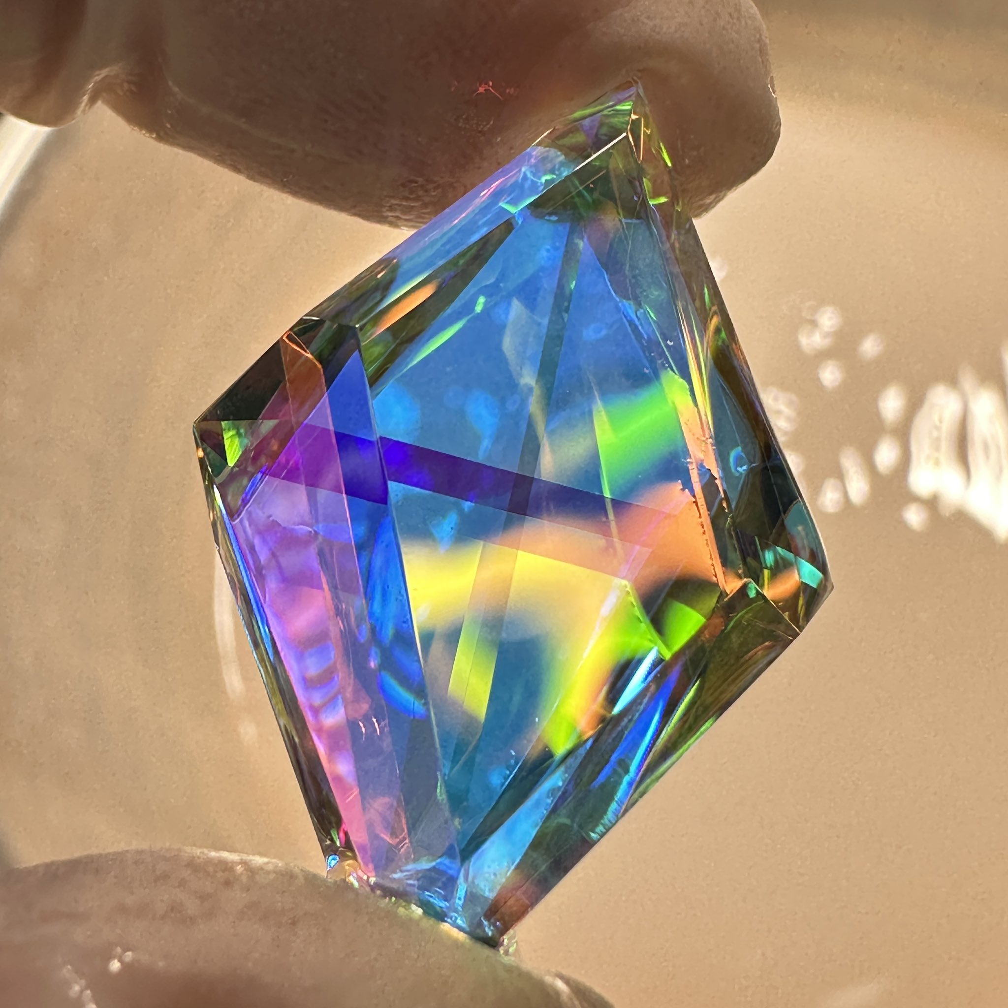 モナジー工房 「虹の結晶」積層ガラス研磨アクセサリー専門制作 モナジー工房 「虹の結晶」積層ガラス研磨アクセサリー専門制作