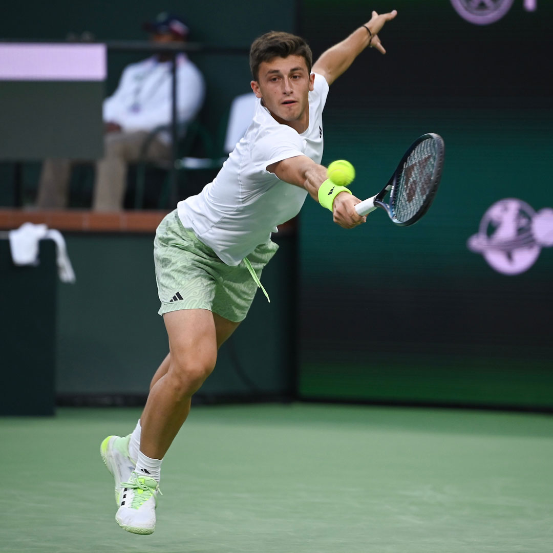jmgmoron's tweet photo. Luca Nardi empezó el año perdiendo contra el 1108 del mundo.

Hoy, 12 de marzo, se ha cargado al ídolo de su infancia y número 1 del mundo, Novak Djokovic.

El tenis es una locura muy grande. https://t.co/BnxTtG9oYP