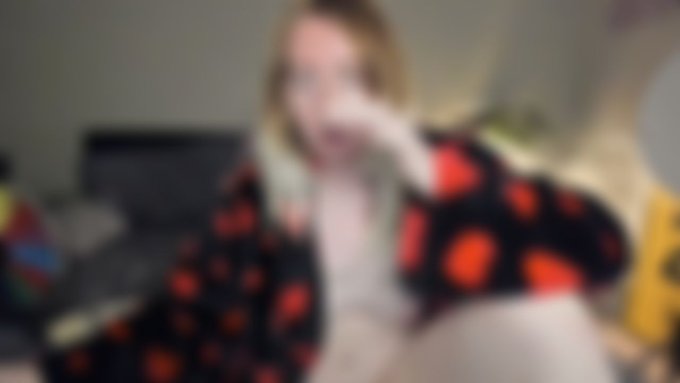 Eevee &amp; Ginger FREE PAGE is live now! https://t.co/Wlg7498yU3 https://t.co/1Smp7Jfruc