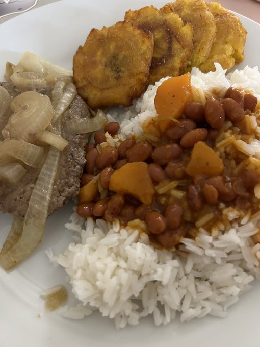 He fed me, I fed him. We good here!!! https://t.co/o6vUAwdzw5