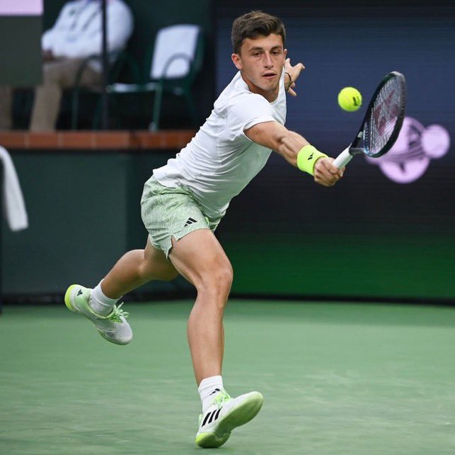 🇮🇹 Bombazo mundial.

Luca Nardi perdió en la última ronda de la qualy y, cómo LL, venció a NOVAK DJOKOVIC en la tercera ronda de Indian Wells.

20 años y recién es su CUARTA victoria a nivel ATP y, obviamente, sus primeros octavos de final en esta categoría. 

😳 BESTIAL.