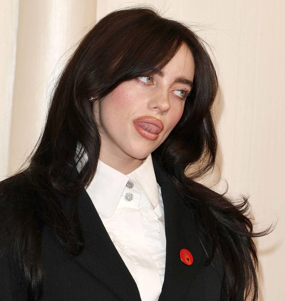 InfoBillieBR's tweet photo. Hits Daily Double dá a entender que Billie Eilish deve se aventurar no POP ROCK após matéria afirmando que Interscope está promovendo funcionários de sua equipe à executivos focados no gênero. https://t.co/doLAGIAMWq