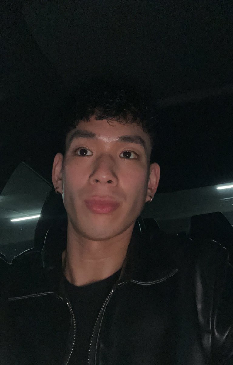 landyn_lu's tweet photo. Late night drives 🚙 🤳 #selfie https://t.co/Ga9vKKLaEe