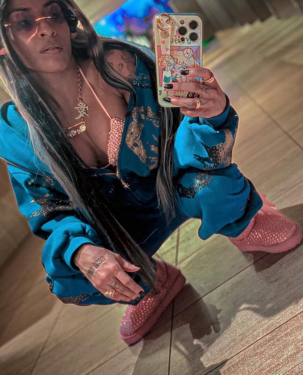 RebelOfCalamity's tweet photo. What’s good, hoe? https://t.co/ScoDeh21HL