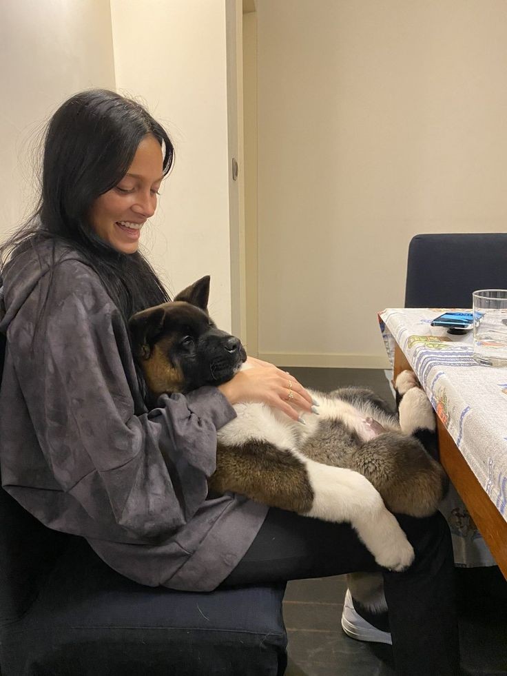 <a href="/9lvarez/">river plate</a> te manda saludos dice q no la esperes pq duerme acá conmigo haciendo cucharita