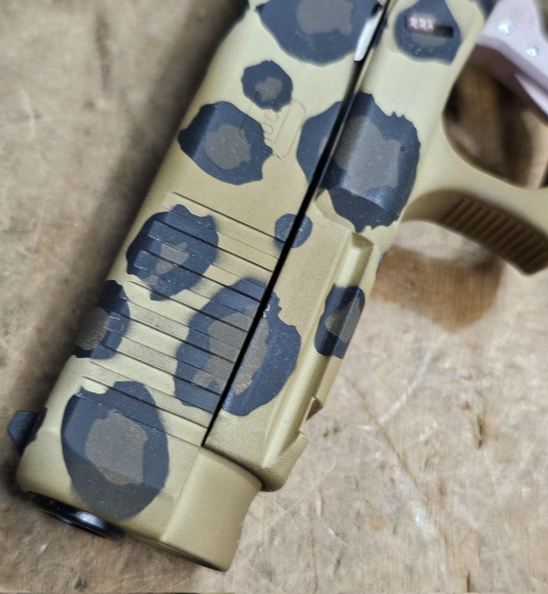 JOJOSGW's tweet photo. #jojosgunworks #glock #cheetah #cerakote #rosegold  #customcerakote https://t.co/wV4Z8q1oJh