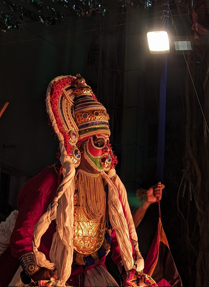 arjunshine1's tweet photo. An artist performing as demon Darika for the cultural folk dance in Kerala #Mudiyettu #googlepixel #shotongoogle https://t.co/xg935eGooJ
