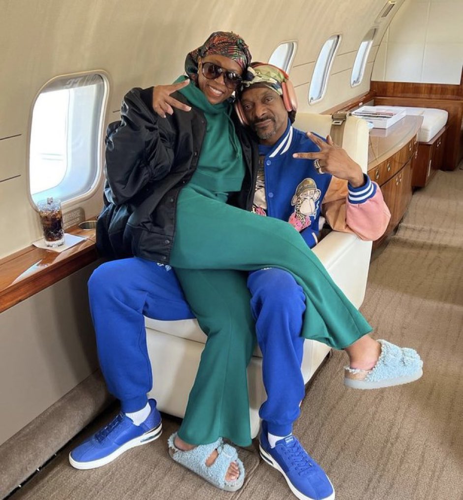 DailyLoud's tweet photo. Snoop dogg and his wife https://t.co/goeKHdhVxX