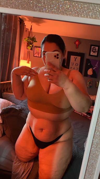 Getting ready for bed https://t.co/MXJkeG9ByM https://t.co/zJ2UPUlSld