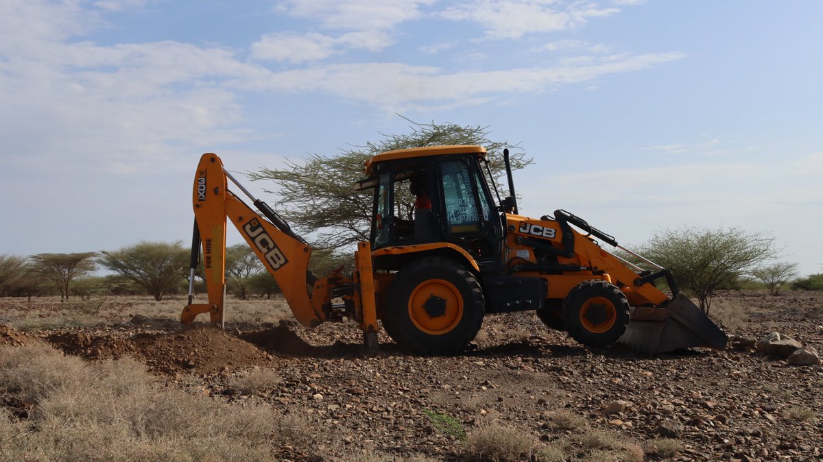 TUPADO_'s tweet photo. Excavation of pipeline, pipe laying and Steel tank construction at Kaloyara Hill for Narengewoi Water project being funded by @dfat  and jointly implemented by @TUPADO_ and @OxfaminAfrica. The project is now  85% complete. https://t.co/vONIfz8Wej