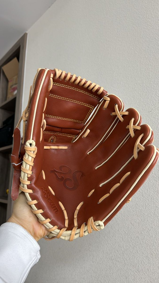 2seambsb's tweet photo. Hunting piece 🇺🇸🦌 #merica #baseballglove #2seambaseball https://t.co/IAtsO6xsDI