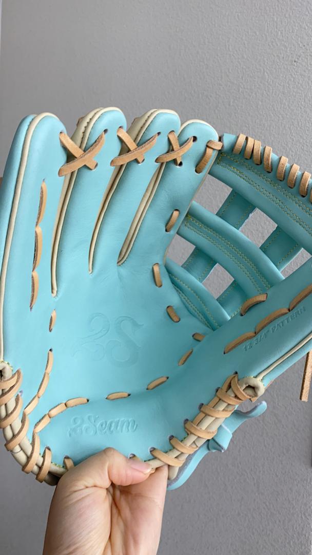2seambsb's tweet photo. Fear Adversity #2seambaseball #baseballglove https://t.co/z9nVDqOD4A