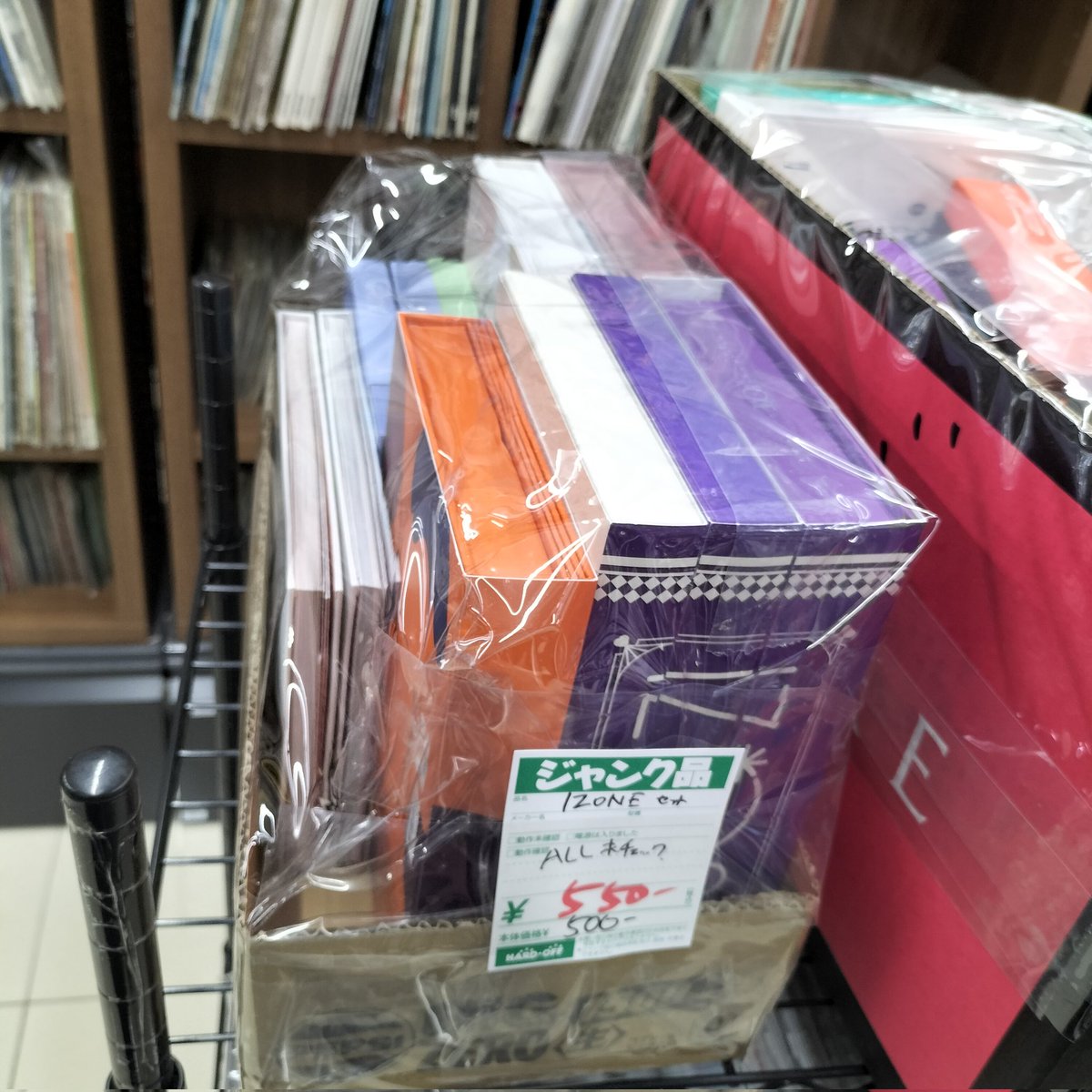 HARDOFF_A_WEST's tweet photo. 新たに4つ追加しましたよ！
これでKーPOP系は終わり！

買ってね(✨ Д ✨)
 #BTS  #ENHYPEN   #SEVENTEEN 
 #ハードオフ  #econosreuse https://t.co/Xkm3p8FEMO