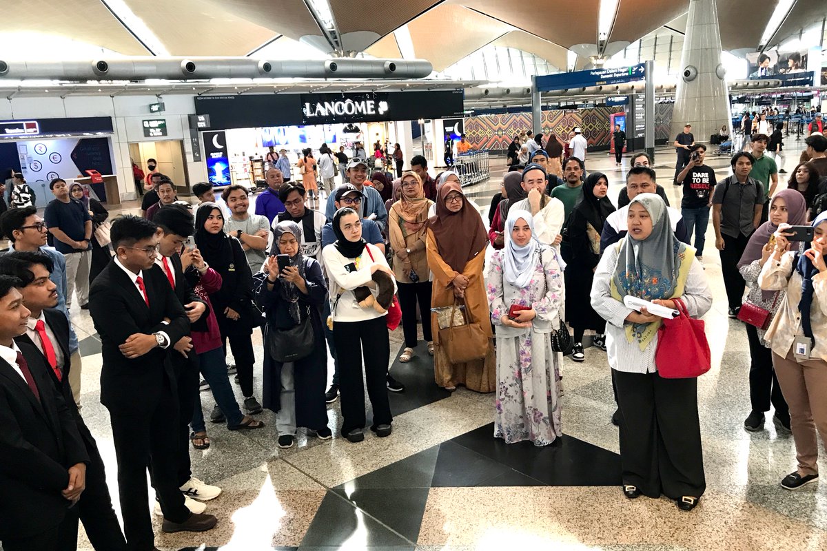 gmiofficial92's tweet photo. Sesi penghantaran Kumpulan Pertama 15 orang Alumni GMI yang akan melanjutkan pengajian ke Jerman dibawah Program IPMa Excellent Student Program IESP -TVET 2023.
#gmi #gmialumni #MARA #MerakyatkanMARA #IESPTVETMARA #IESPTVET #IESP #TVET https://t.co/mV7AtedMz3