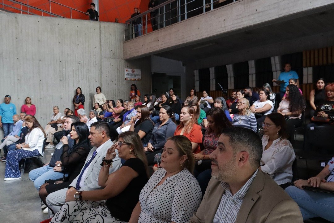 El Alcalde <a href="/duquegustavoS/">Gustavo Duque Sáez</a> y la Alcaldía de Chacao en alianza con <a href="/bncbanco_/">Banco Nacional de Crédito</a> entregaron más de 40 créditos a mujeres emprendedoras, a través del Programa Chacao Emprende con el objetivo de contribuir con el crecimiento de sus planes de negocio, en el marco del Día de la Mujer.