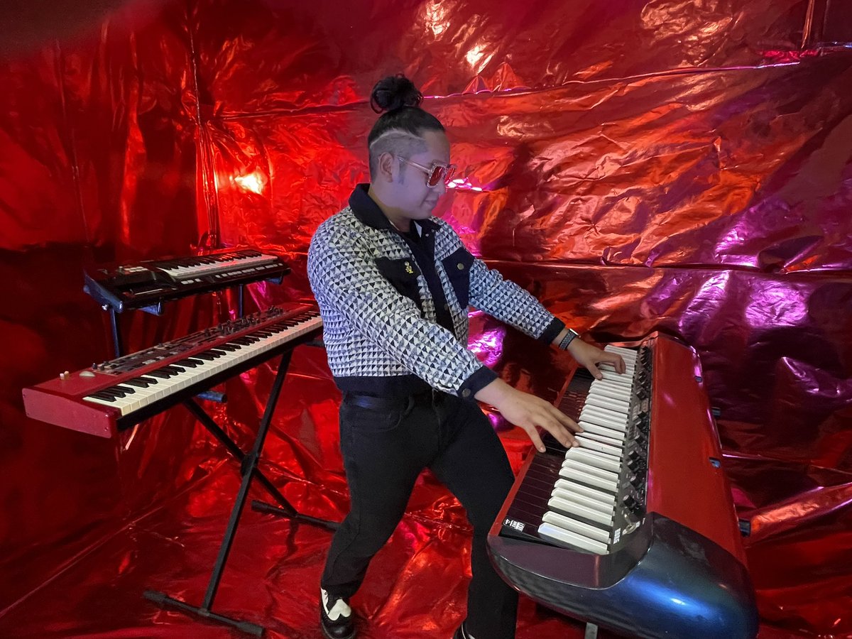 StarPop! tweet media