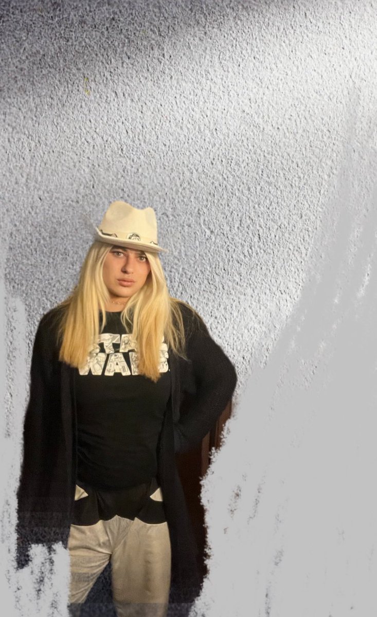 BottleOfRain's tweet photo. Have a great night and goodnight to everyone who likes cowboys hats! https://t.co/JryNsrXmIe