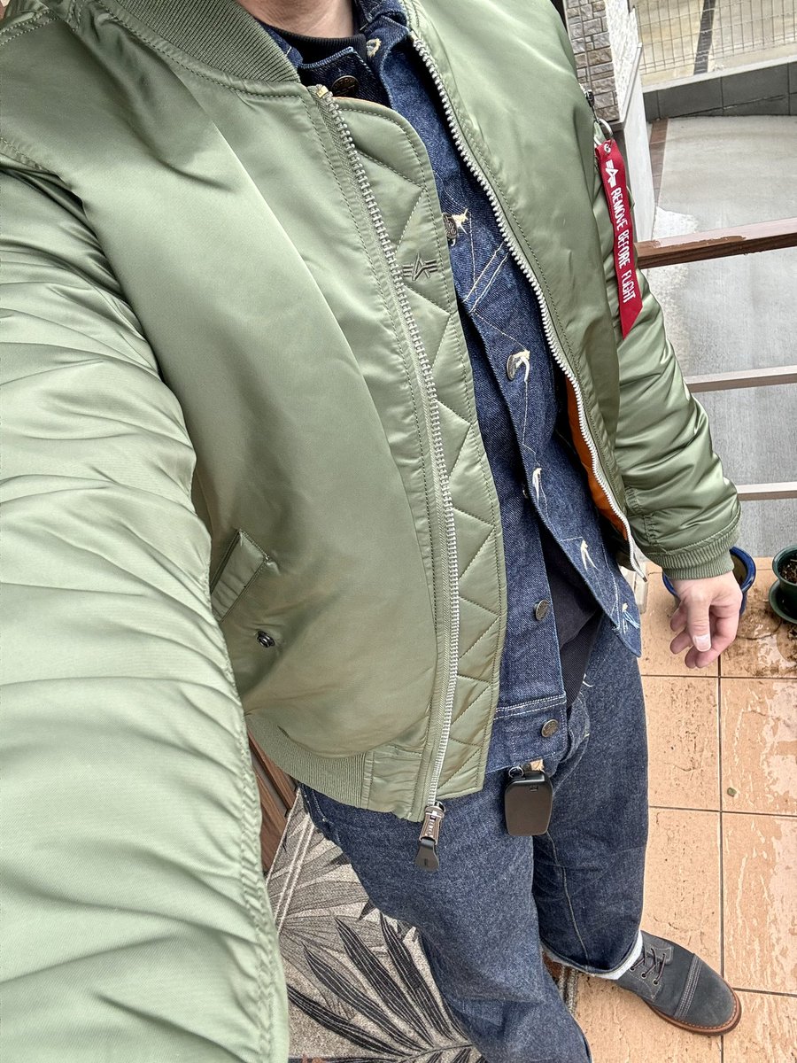 toshi8211_tw's tweet photo. #今日の靴 #着用記録
ネイビーラフアウトのアイアンレンジ8117🥾×Lee101Z👖
今日はLeeのセットアップで雨コーデです☔
#レッドウィング #redwing #redwing8117 #IronRange #CapToe #Lee #101Z #LM6331 #靴 #足元 #101J #LM6013 #DENIMJACKET #アルファ #ALPHA #ma1 https://t.co/DofiNEHBzG