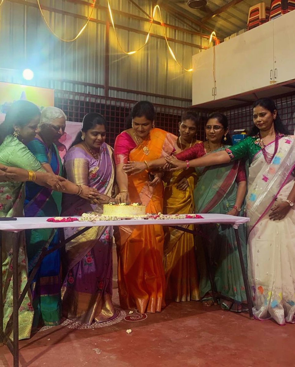 SwethaMadhukar's tweet photo. International Women’s Day Celebrations at Vyshali Nagar 

#ISSADAN #Corporator 

#InternationalWomenDay https://t.co/g6u5M876vz