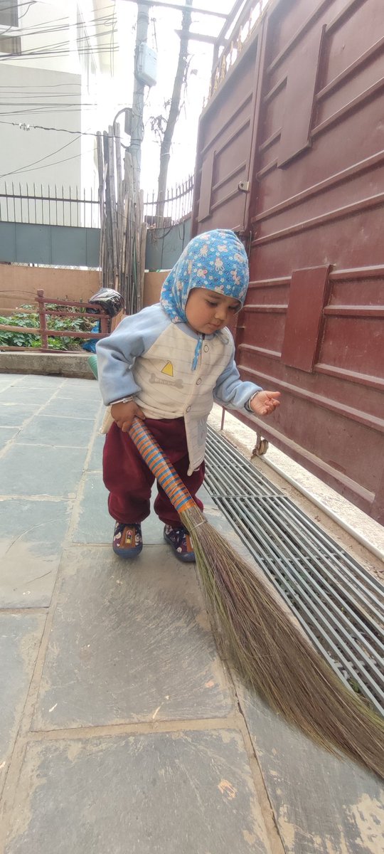 sreejuagr's tweet photo. यत्तिको केटोलाई ज्वाई बनाउन मन भा भन्नुस् है 😃 छोरीले सुख पाउछे 😂😂 https://t.co/WEzcNt39NL