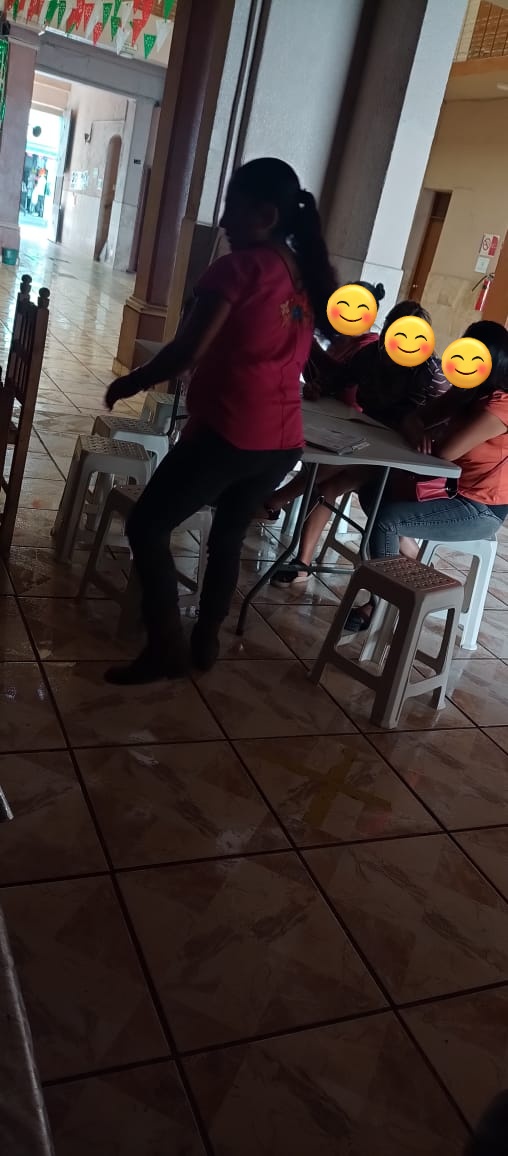 de_la91196's tweet photo. Hoy iniciaron con las clases de INEA, estás chicas se están empoderando aún más 
Ustedes pueden chicas #chicasdela14 https://t.co/feNbmoHo3Y