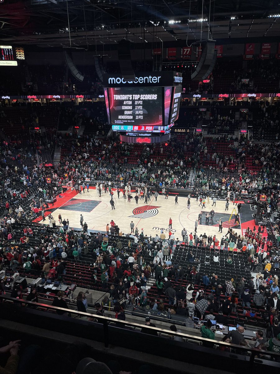 loneroseshinobi's tweet image. CELTICS WITH THE DUB TONIGHT!!!!! BRICKED UP LETS GOOOO!!!!! #bleedgreen #bostonceltics #modacenter