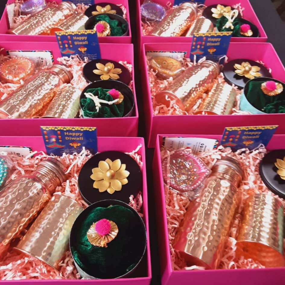 giftomojo's tweet photo. Bulk Corporate Business Gifts - Bulk Company Gifts - Bulk Corporate Gifting Solution In Gurugram And Delhi - Bulk Corporate Gifts For Employees @ Giftomojo  Buy Bulk Gifts Online: https://t.co/hAdahYi8Ky  #Giftomojo #PremiumGifts #GiftHampers #CorporateGift https://t.co/r0oerCwSUF