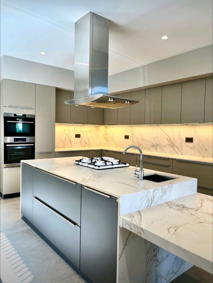 elegantft's tweet photo. We're falling deeply in love with our Dekton kitchen worktops in the color 'Aura';and so are our clients!!
Elegance at its finest! https://t.co/ISbNvM3GTW