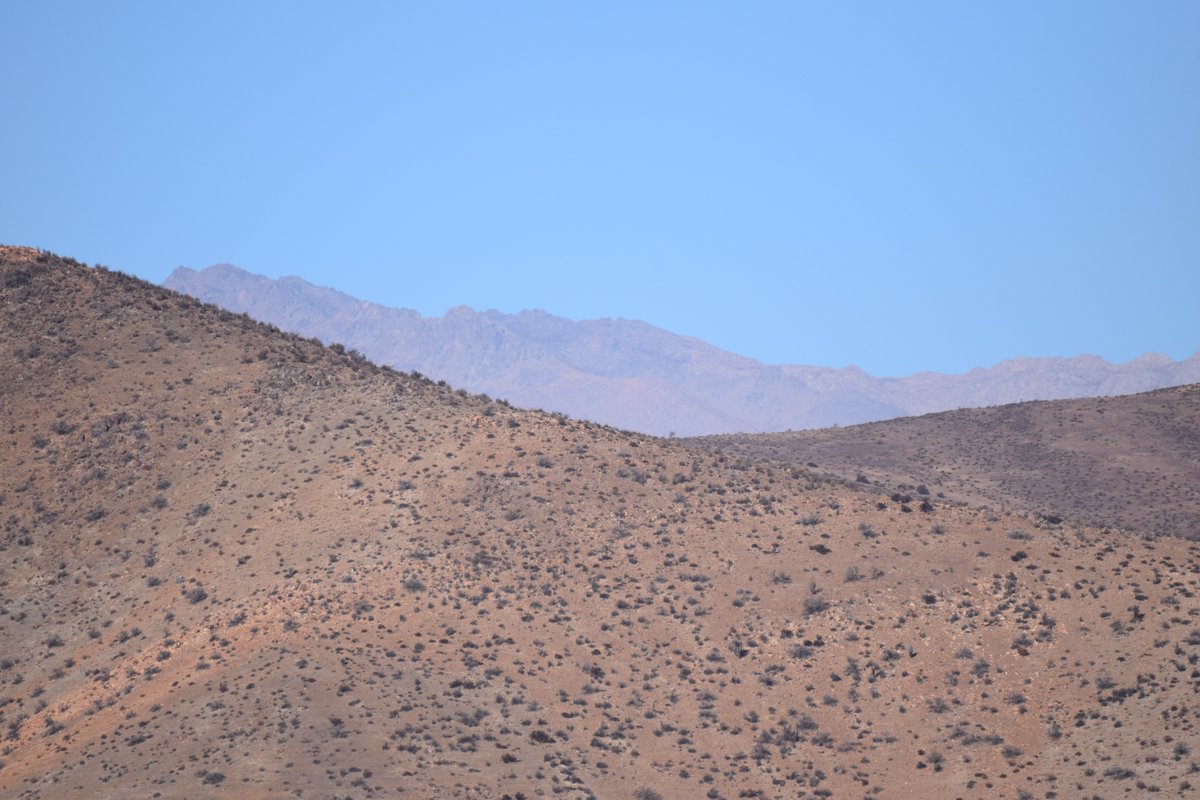 MatthewCappucci's tweet photo. "How quickly will it get dark during the eclipse?"

I took these photos exactly 2 minutes 1 second apart in Chile in 2019.

The final 45 seconds before totality are mind-boggling. Darkness falls faster than you can imagine. It's like the universe is on a dimmer. It's surreal. https://t.co/kCeooNGque