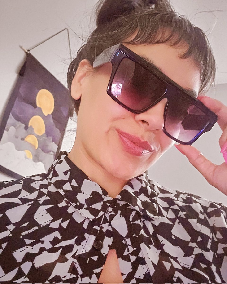 RealKatDiesel's tweet photo. S/O @Muenstervision for these dope #shades! I wear them daily so you know I had to rock them on the #runway ‼️🌹💋 #model #muse #TexasBaby 🇨🇱 https://t.co/enBLjg6zvq