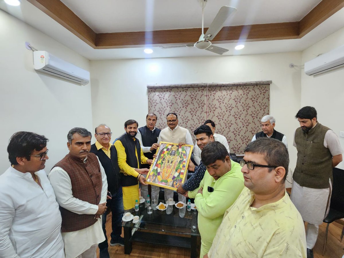 brajeshpathakup's tweet photo. आज हरियाणा प्रवास के दौरान रोहतक अगमन पर सर्किट हाउस में भाजपा जिलाध्यक्ष, रोहतक श्री रणदीप ढाका जी एवं कार्यकर्ताओं द्वारा भव्य स्वागत एवं अभिनंदन किया गया। आप सभी द्वारा मिले इस अपार स्नेह व अपनत्व के लिए हृदय से आभार व्यक्त करता हूँ।
@PMOIndia 
@BJP4India 
@BJP4Haryana
@BJP4UP https://t.co/kCt8jN5tzK