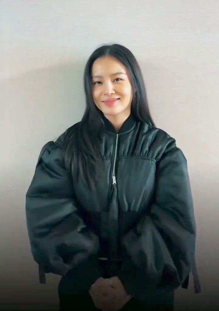 themightygal_HI's tweet photo. It's been a while @leehi_hi ! 😭💕 https://t.co/EfX8qoFptC