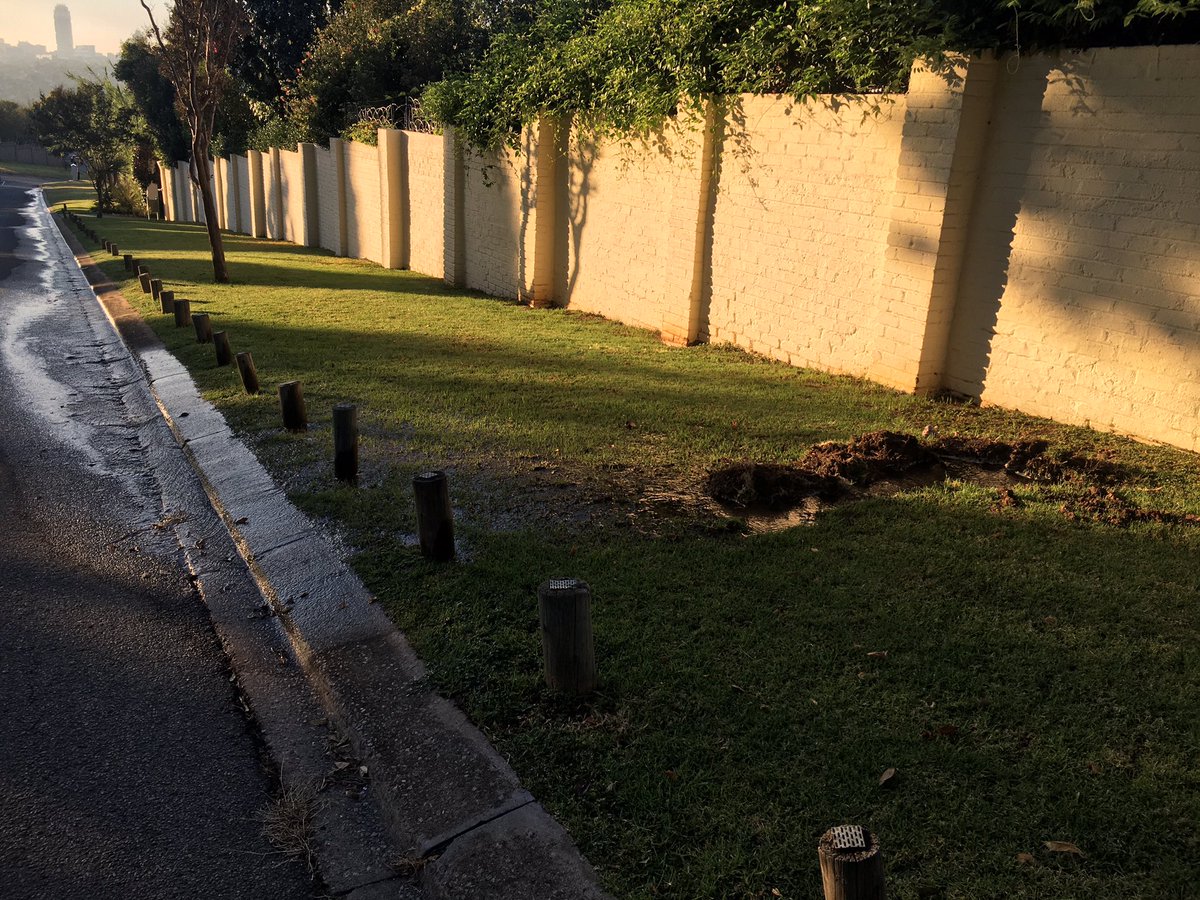elanh's tweet photo. @JHBWater and @jhb_water water leak on Banbury outside the Bryanston Courthouse building https://t.co/TFInqouBEB
