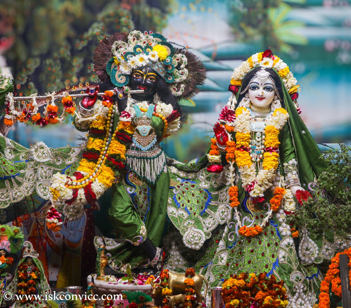 iskconvicc's tweet photo. Śrī Śrī Radha Gopal Darshan -  12/3/2024 @iskconvicc 

#12march #srisriradhagopal #aajkedarshan #todaysdarshan #iskconvicc #iskconvaransi #banaras #seagreen #lotusfeetoflordkrishna🌺🌹🌼🌷👏 #tuesdaydarshan #mangalvarspecial #bhakti https://t.co/02wByU7DBA