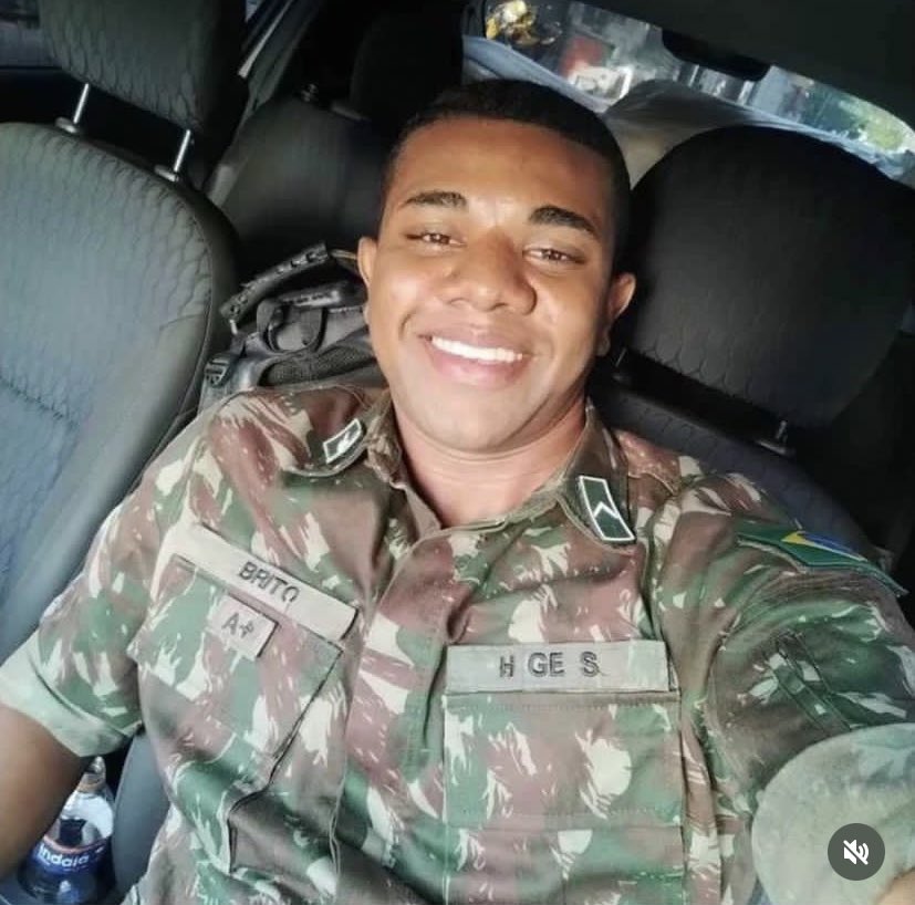 Jotta_GK's tweet photo. Temos que tirar um tempo pra agradecer aos superiores do Davi no exército.
Simplesmente blindaram a mente dele, ninguém passaria ileso pelo que ele está passando!

#BBB24 https://t.co/zPGveDghZa