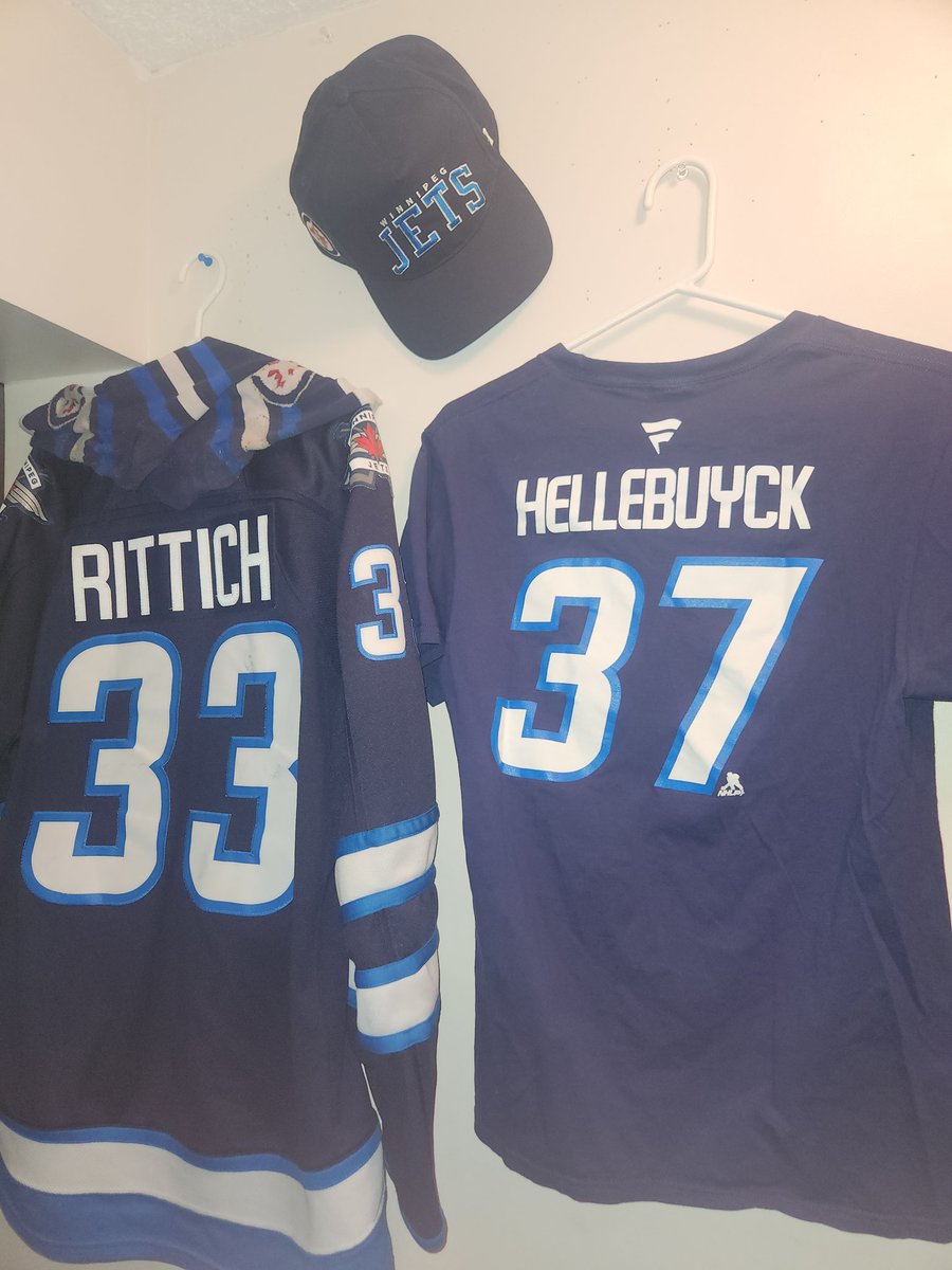 BluGoldWhiteout's tweet photo. So this is pretty cool...
The 2022-23 Winnipeg Jets' goaltending tandem- and two bonafide Good Guys- each recorded a 3-0 Shutout against a Metropolitan Division team tonight
#Stellarbuyck #BigSaveDave #GoJetsGo #LoveThisTeam #TrueNorthHockey #Tendies 💙✈️❄️🏒 #NHLJets #LAKings https://t.co/4AYRfDPery