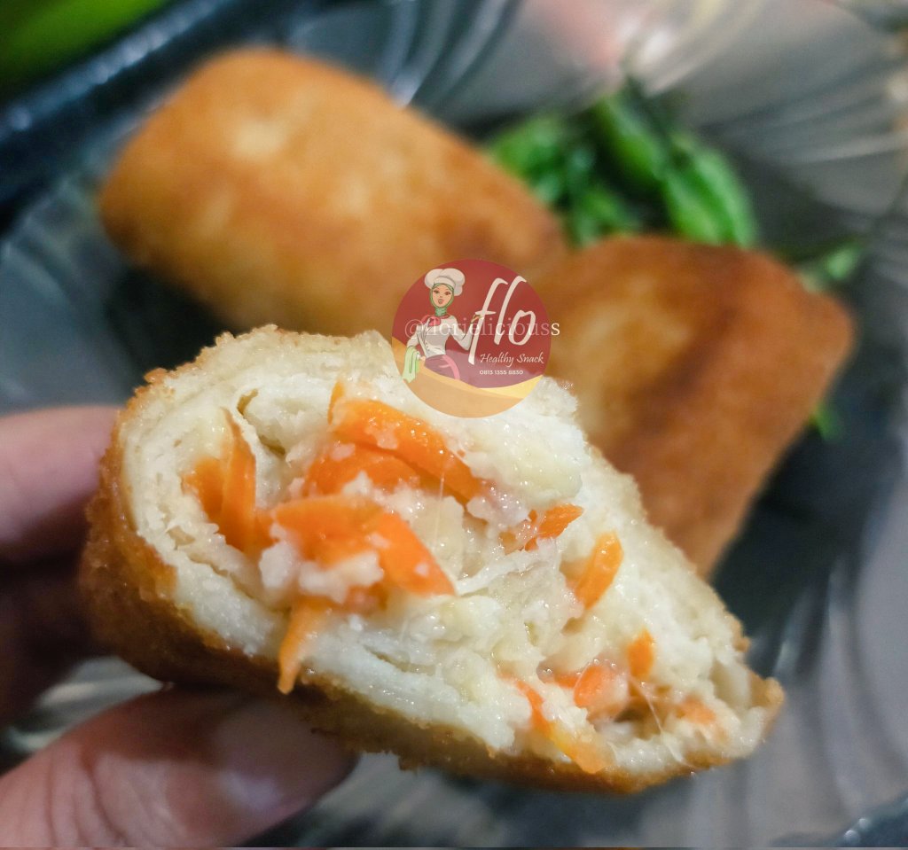 florieliciouss's tweet photo. Bismillah
Sudah bisa diorder lagi ya teman² Risol Ragout Premium isian wortel , kentang , ayam suwir  dari  @flosnackcorner  teman buka puasa. Untuk pemesanan silahkan DM ya 🙏.

Dapat dikirim dalam bentuk frozen atau siap saji. 1 box Isi 10. 

#FLOSnackCorner https://t.co/5h8vYrCVdW