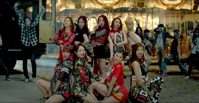 Twiceiland's tweet photo. TWICE MV撮影地まとめ

Like OOH-AHH「龍馬ランド」
LIKEY「カナダ ピンクアレイ」
CHEER UP「新設洞 幽霊駅」
ONE SPARK「韓国 春川大橋」
Alcohol-Free「済州島 The Cliff」
DTNA「沖縄 赤墓ビーチ」
ONE SPARK「韓国 春川大橋」
I GOT YOU「コジェ島」
SET ME FREE「龍頭サービスエリア」 https://t.co/hhKkERALgT
