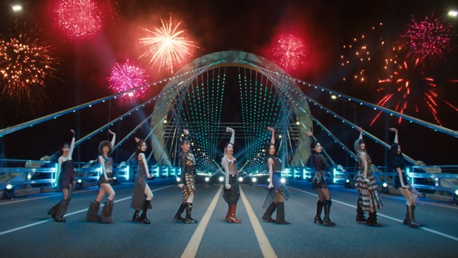 Twiceiland's tweet photo. TWICE MV撮影地まとめ

Like OOH-AHH「龍馬ランド」
LIKEY「カナダ ピンクアレイ」
CHEER UP「新設洞 幽霊駅」
ONE SPARK「韓国 春川大橋」
Alcohol-Free「済州島 The Cliff」
DTNA「沖縄 赤墓ビーチ」
ONE SPARK「韓国 春川大橋」
I GOT YOU「コジェ島」
SET ME FREE「龍頭サービスエリア」 https://t.co/hhKkERALgT
