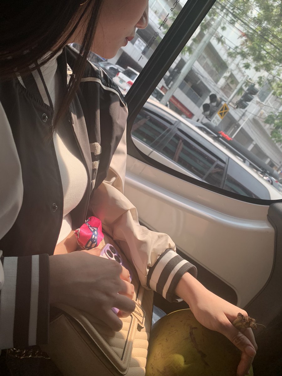 raj4bini's tweet photo. naalala ko tuloy yung buko na inuwi nila 😭 https://t.co/TO80XUoIml