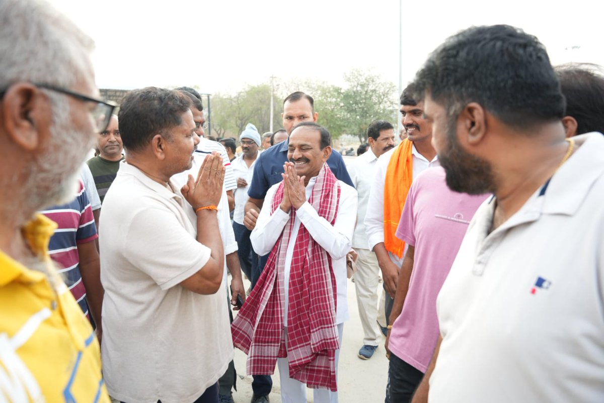 Eatala_Rajender's tweet photo. Morning Walk at LB Nagar.

#ModiJiKaParivaar #ModiHaiToMumkinHai #ModiAgainIn2024 #LokSabhaElections2024 #BJP4India #EatalaRajender #Eatala4Malkajgiri #MPEatala #Eatala4BJP #malkajgiriconstituency #malkajgirimp #MorningWalk #LBNagar
#EatalaGuranteeModiSurety https://t.co/kD8mfI3iMA