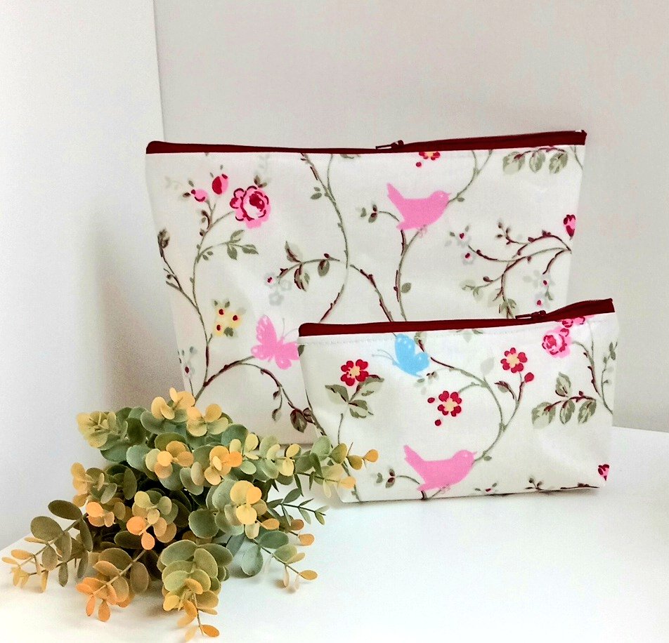 CosimacraftsSue's tweet photo. Morning #earlybiz off on holiday this Spring/Summer? Then it must be time for a new cosmetic bag - lightweight and showerproof, of course 😉 
#MHHSBD #tuesdayvibe 

https://t.co/PoOEq590Fo https://t.co/Q7uMmqDVXx