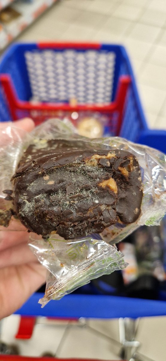 MPercusionista's tweet photo. Realmente decepcionado con #carrefour y con #naturceliac por la mala gestión de estos alimentos. Este video lo subo ya que carrefour no me hizo caso y ha estado SEMANAS con este producto en mal estado en sus estanterías. 
#carrefour
#naturceliac
#singluten
#glutenfree
#celiaco https://t.co/Vvu83cXM8y